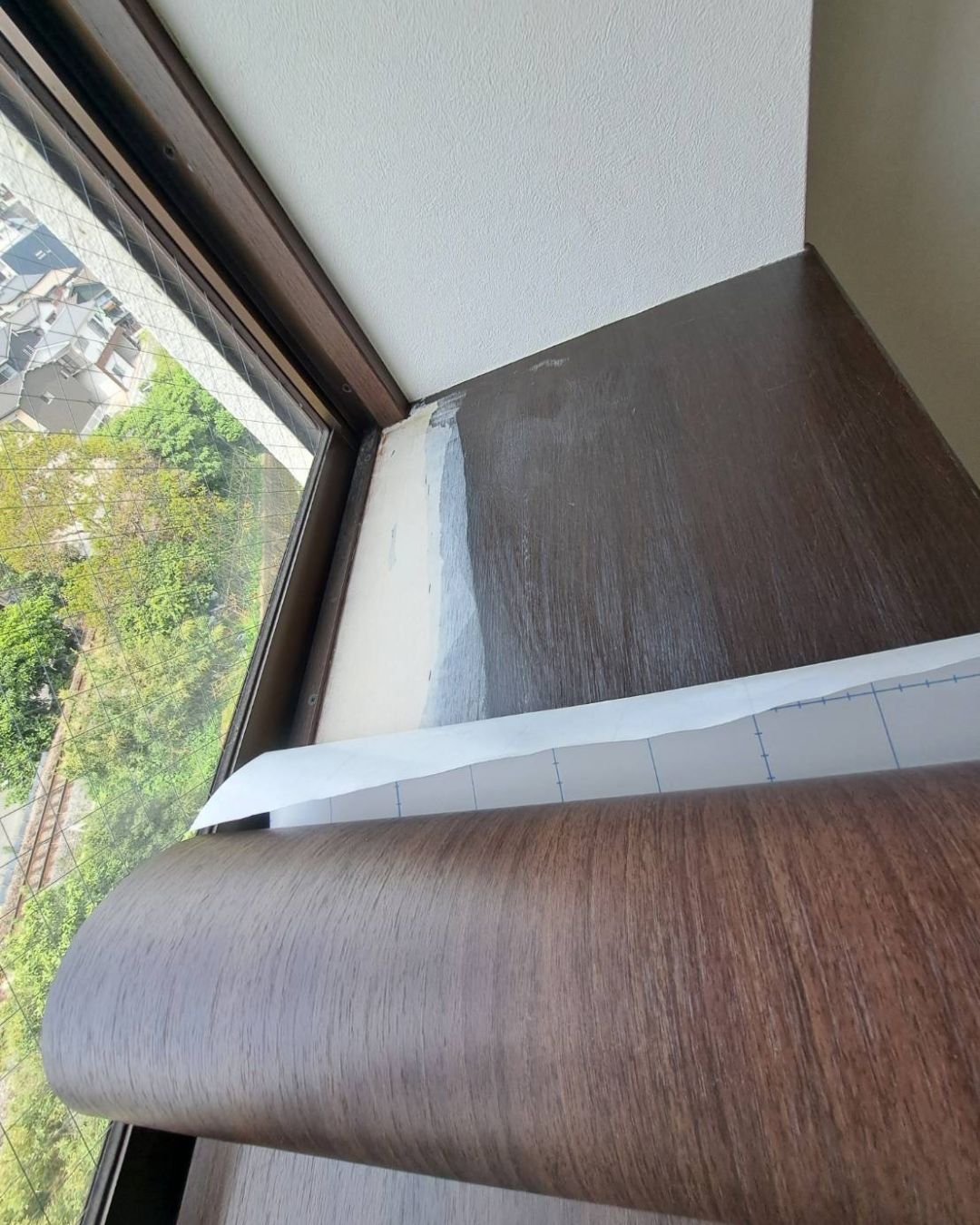 出窓　作業中